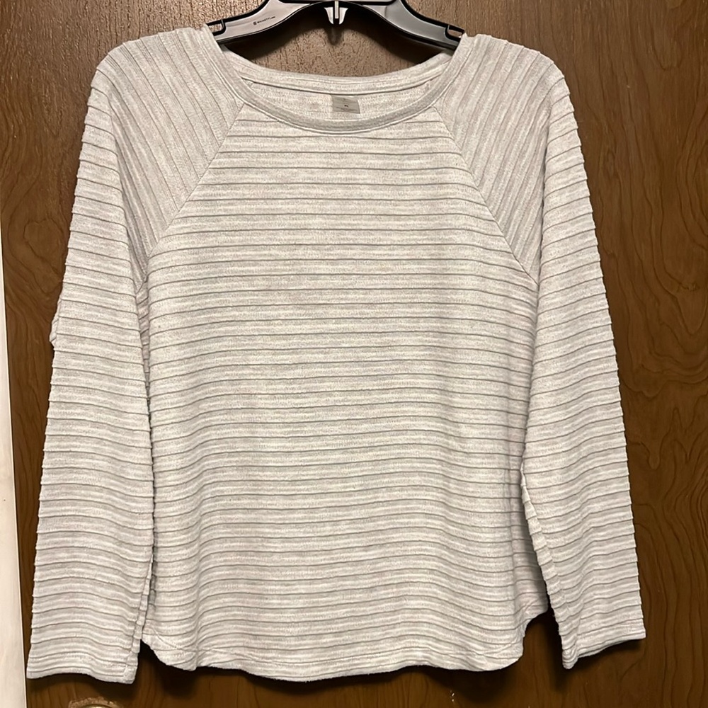 St John’s Bay light gray top size PL